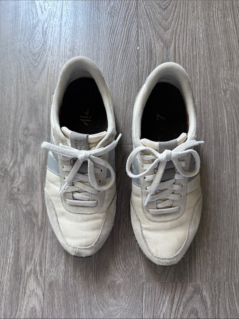 Kizik Milan size 8.5 women’s